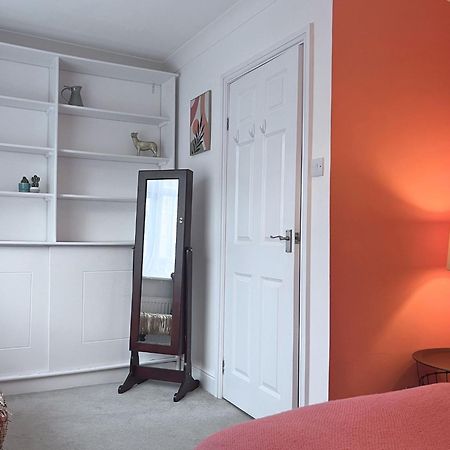 Jekyll'S On Hyde - Spacious Town House - Central Winchester - Free Parking, Sleeps 5 - By Xplus Stays المظهر الخارجي الصورة