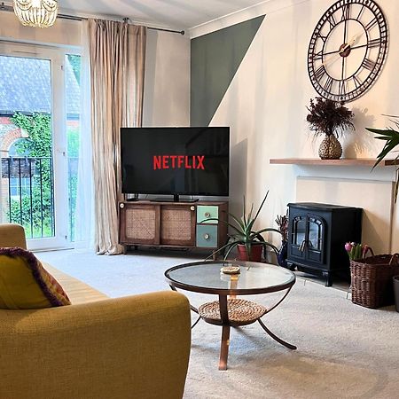 Jekyll'S On Hyde - Spacious Town House - Central Winchester - Free Parking, Sleeps 5 - By Xplus Stays المظهر الخارجي الصورة
