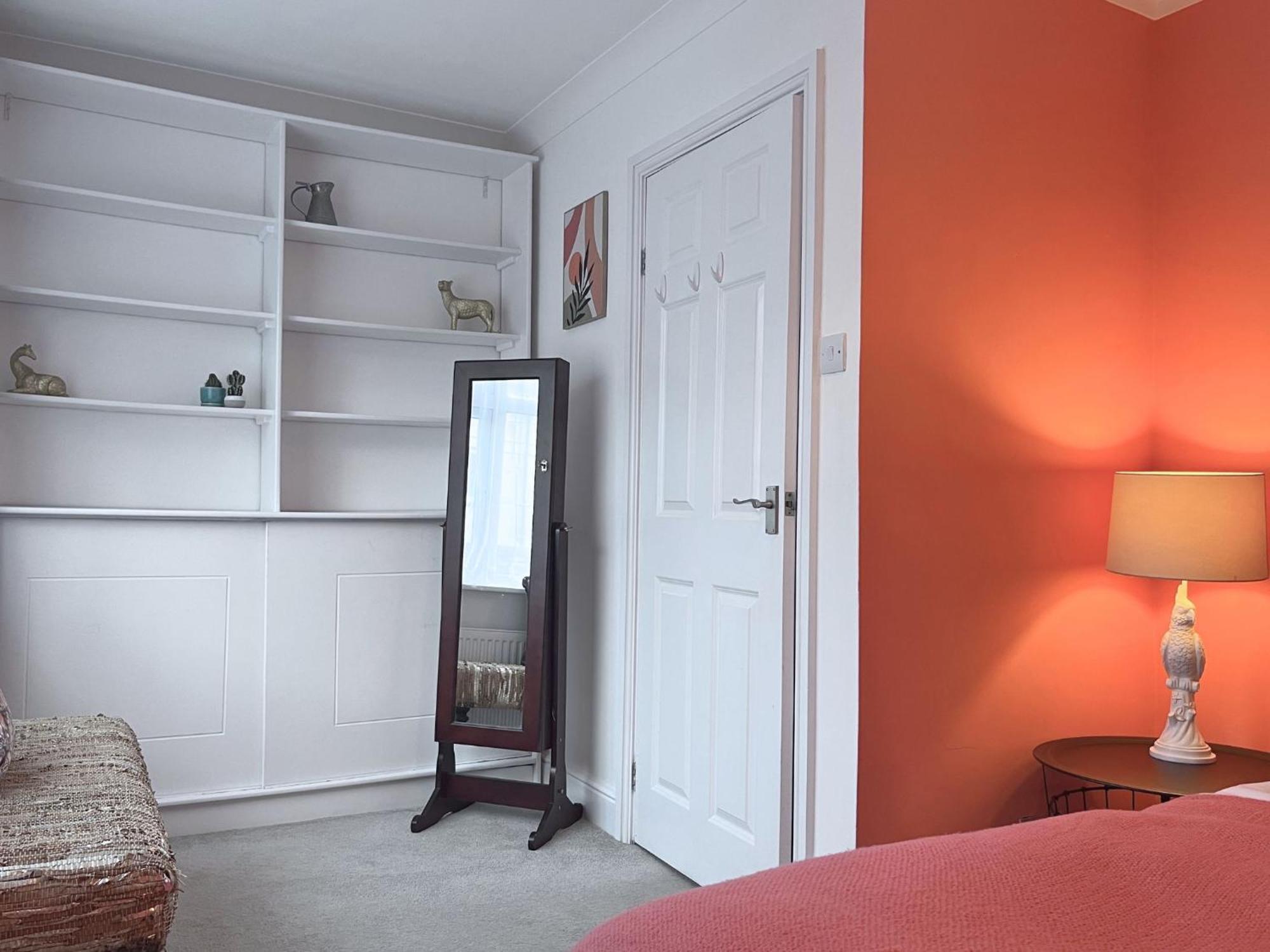 Jekyll'S On Hyde - Spacious Town House - Central Winchester - Free Parking, Sleeps 5 - By Xplus Stays المظهر الخارجي الصورة