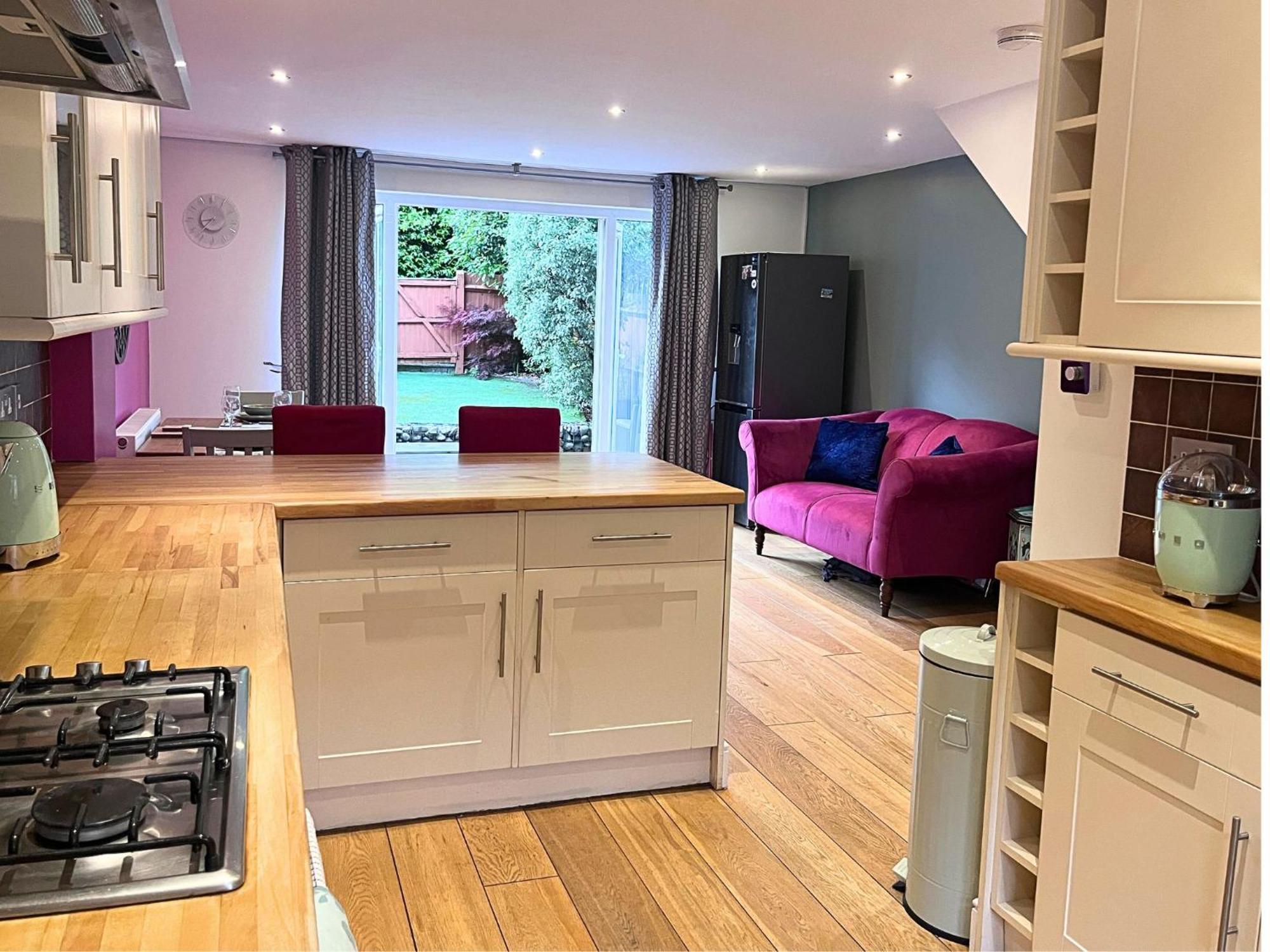 Jekyll'S On Hyde - Spacious Town House - Central Winchester - Free Parking, Sleeps 5 - By Xplus Stays المظهر الخارجي الصورة
