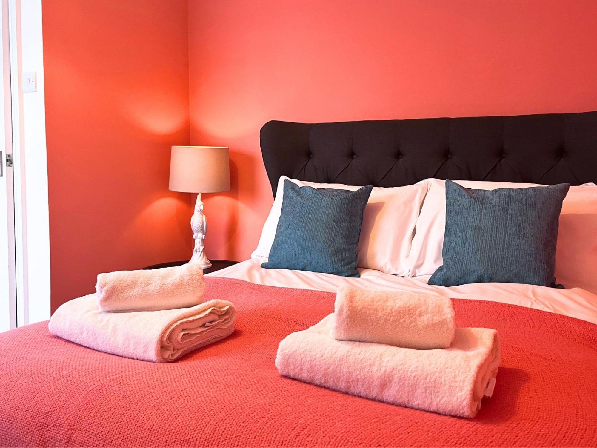 Jekyll'S On Hyde - Spacious Town House - Central Winchester - Free Parking, Sleeps 5 - By Xplus Stays المظهر الخارجي الصورة