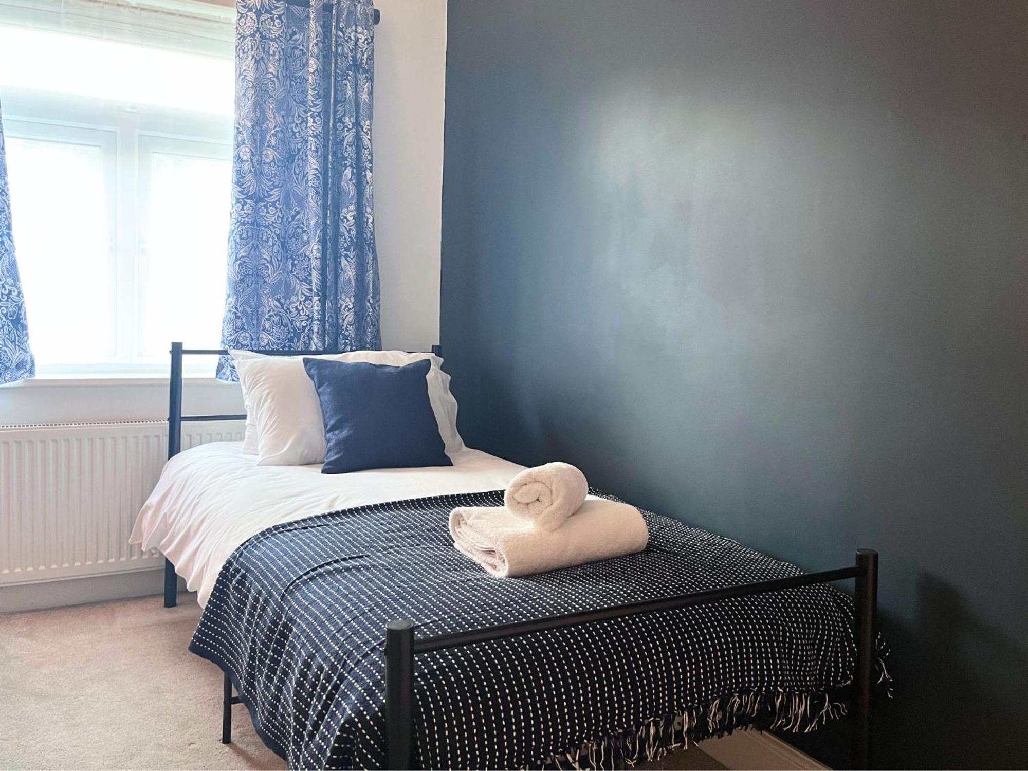 Jekyll'S On Hyde - Spacious Town House - Central Winchester - Free Parking, Sleeps 5 - By Xplus Stays المظهر الخارجي الصورة