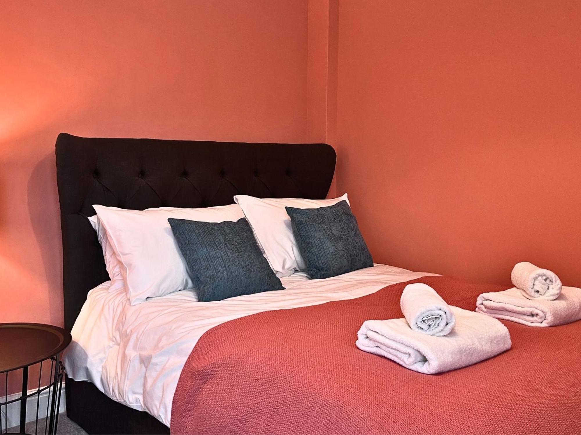 Jekyll'S On Hyde - Spacious Town House - Central Winchester - Free Parking, Sleeps 5 - By Xplus Stays المظهر الخارجي الصورة