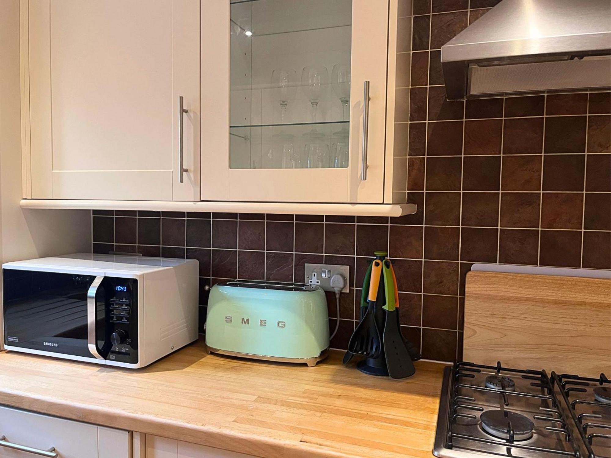 Jekyll'S On Hyde - Spacious Town House - Central Winchester - Free Parking, Sleeps 5 - By Xplus Stays المظهر الخارجي الصورة