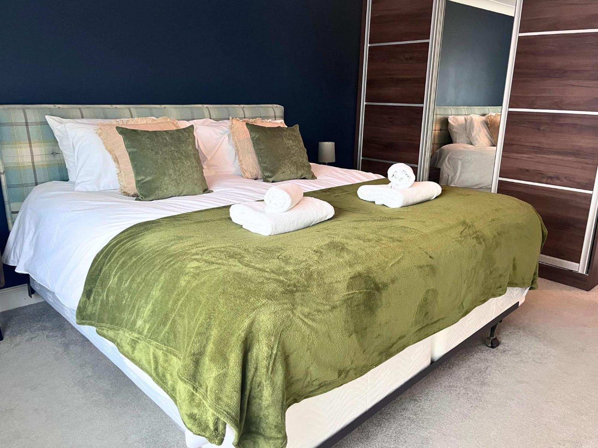 Jekyll'S On Hyde - Spacious Town House - Central Winchester - Free Parking, Sleeps 5 - By Xplus Stays المظهر الخارجي الصورة