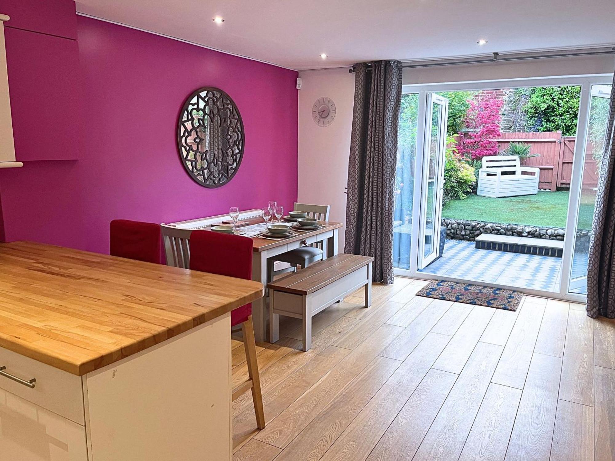 Jekyll'S On Hyde - Spacious Town House - Central Winchester - Free Parking, Sleeps 5 - By Xplus Stays المظهر الخارجي الصورة