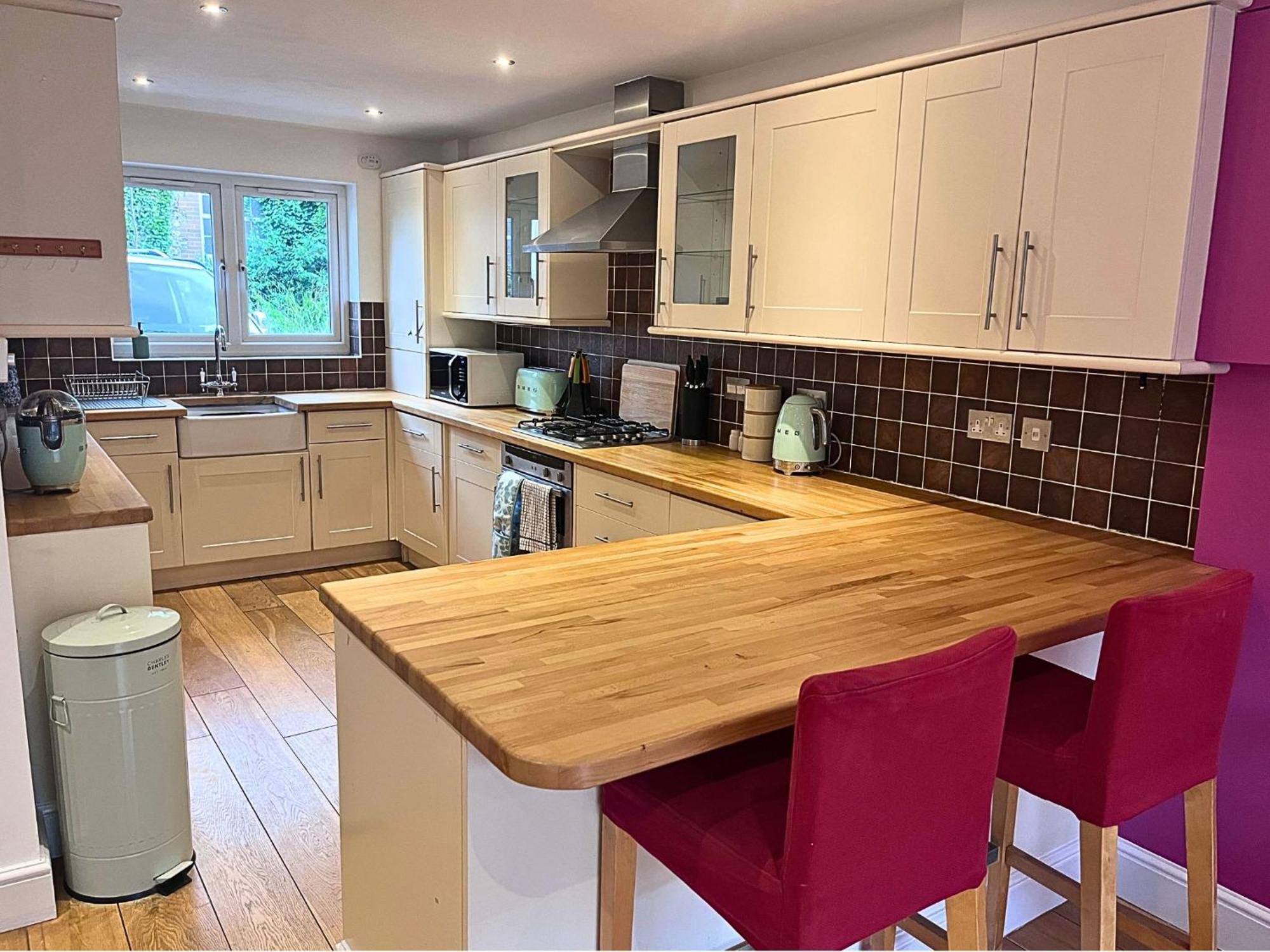 Jekyll'S On Hyde - Spacious Town House - Central Winchester - Free Parking, Sleeps 5 - By Xplus Stays المظهر الخارجي الصورة