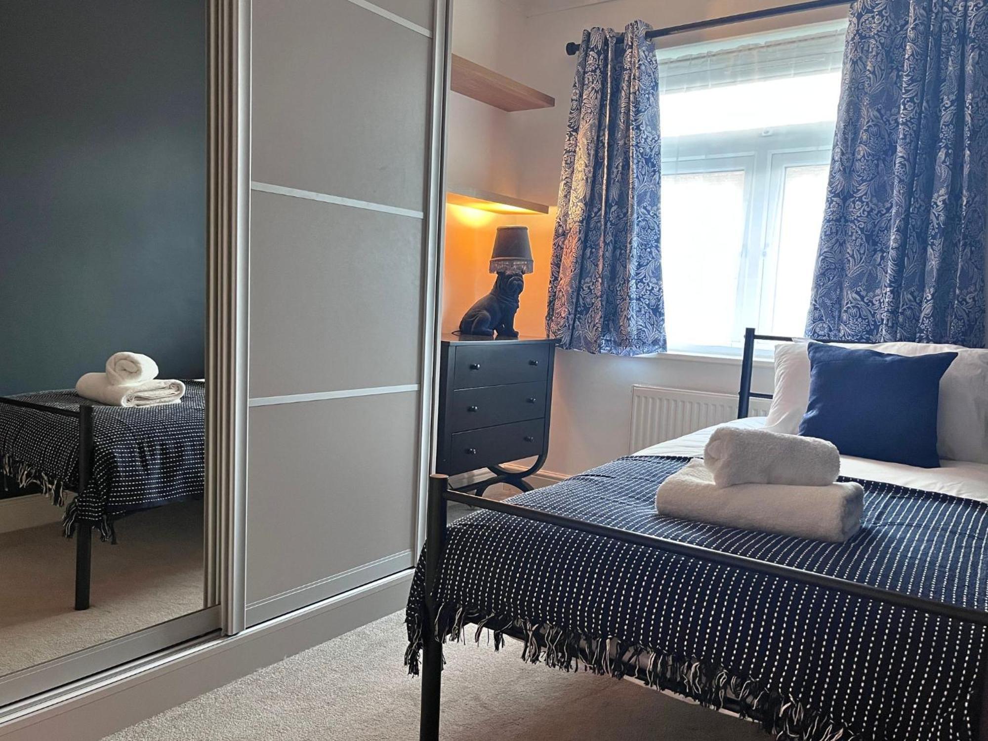 Jekyll'S On Hyde - Spacious Town House - Central Winchester - Free Parking, Sleeps 5 - By Xplus Stays المظهر الخارجي الصورة