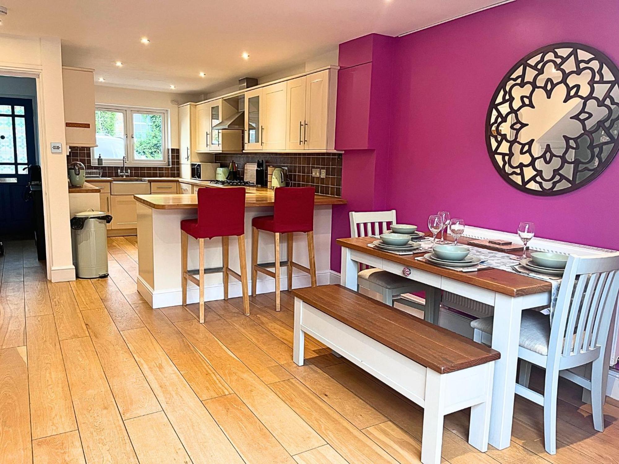 Jekyll'S On Hyde - Spacious Town House - Central Winchester - Free Parking, Sleeps 5 - By Xplus Stays المظهر الخارجي الصورة