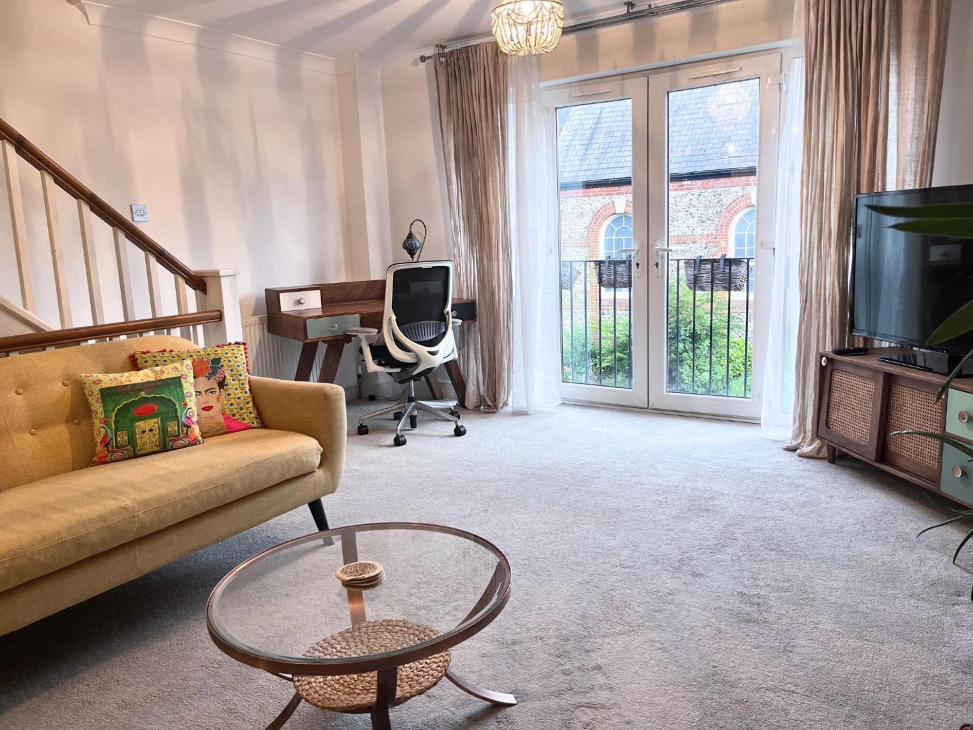 Jekyll'S On Hyde - Spacious Town House - Central Winchester - Free Parking, Sleeps 5 - By Xplus Stays المظهر الخارجي الصورة