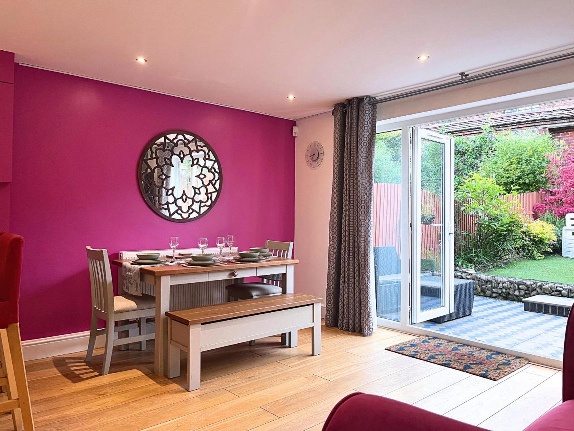 Jekyll'S On Hyde - Spacious Town House - Central Winchester - Free Parking, Sleeps 5 - By Xplus Stays المظهر الخارجي الصورة